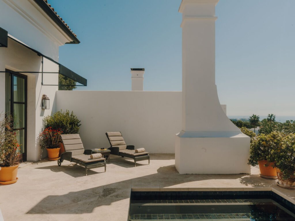Pool suite